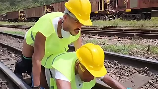 OS OPERARIOS PEGARAM PESADO NA HORA Wind up ALMO&Ccedil;O FUDERAN O COLEGA PASSIVO E DERAM MUITO LEITE DE SOBREMESA &lpar;TEASER&rpar;